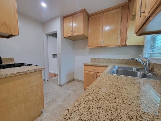 Building Photo - 2221