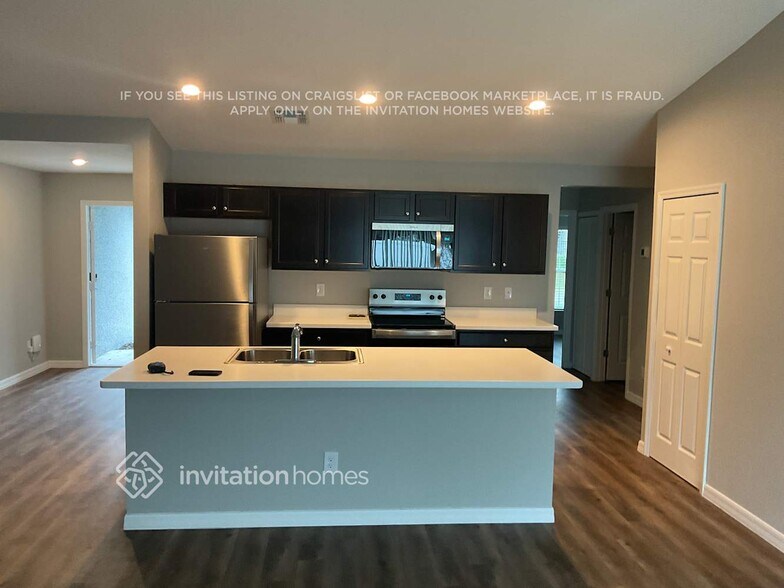 Building Photo - 214 SW 15th Pl