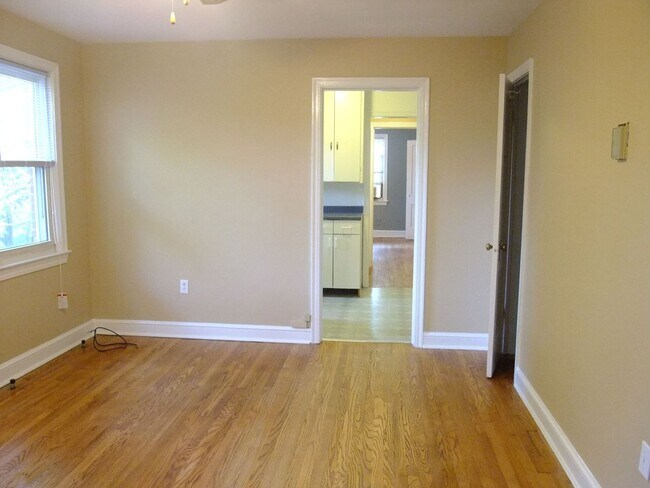 Building Photo - 8206 Greenwood Ave