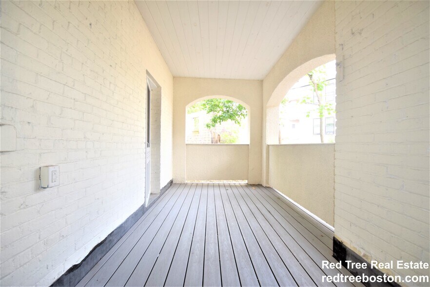 Building Photo - 17 Radcliffe Rd