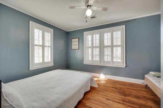Building Photo - Fully furnished with all essentials