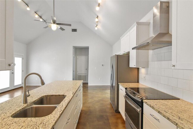 Building Photo - 2512 Geronimo Trail