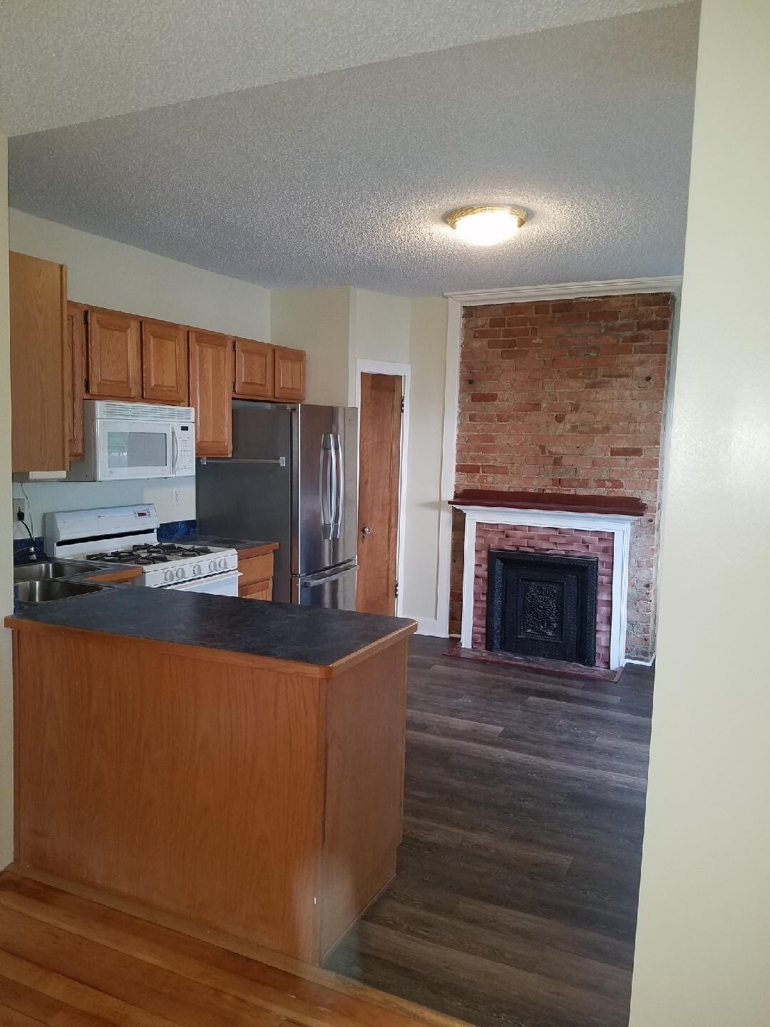 kitchen - 724 W Washington St