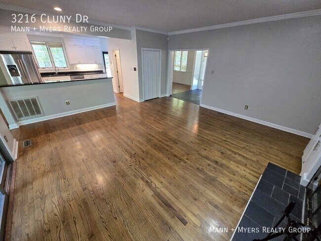 Building Photo - 3216 Cluny Dr