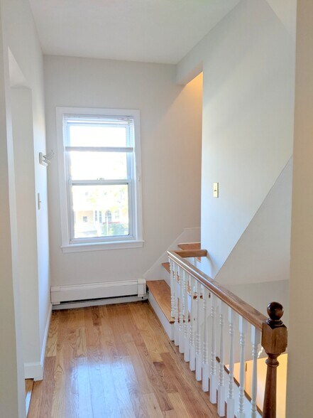 Building Photo - 942 Broadway