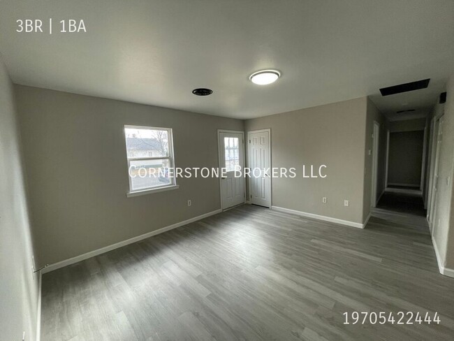 Building Photo - Fully remodeled, three bedroom apartment