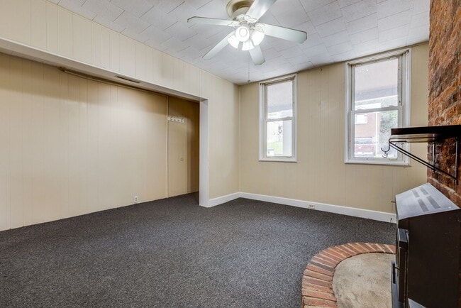 Building Photo - 236 Plymouth St