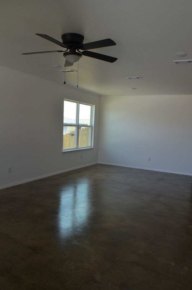 Building Photo - 983 Cline Dr