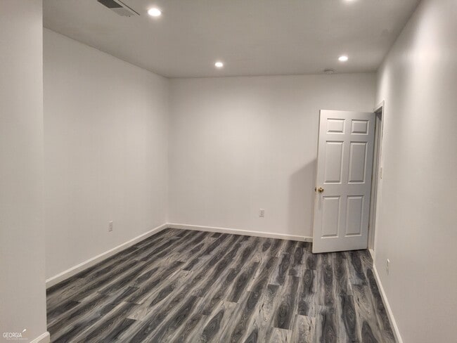 Building Photo - 325 Sunderland Way