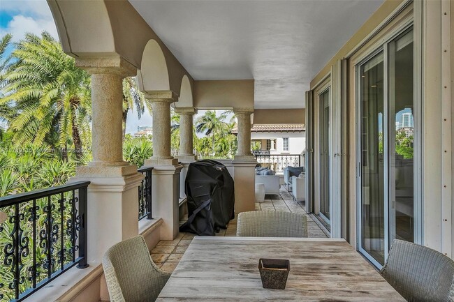 Building Photo - 19237 Fisher Island Dr