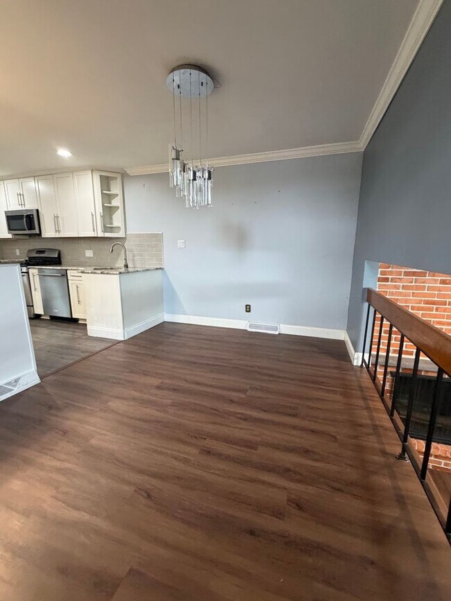 Building Photo - Flying Hills Townhouse