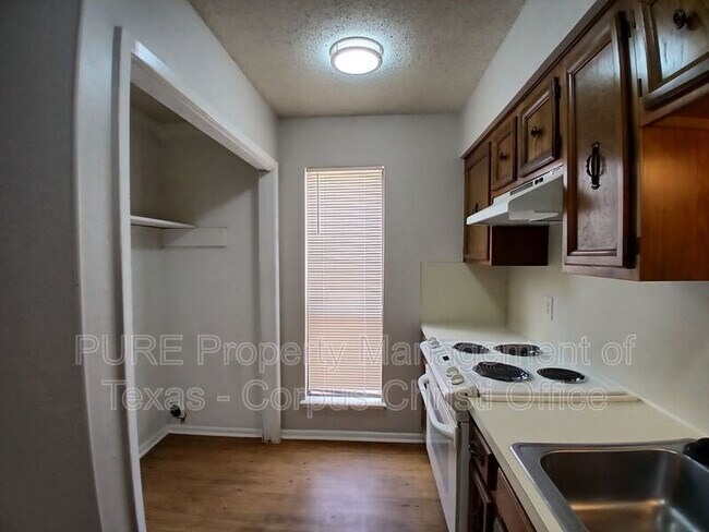 Building Photo - 5001 Middlecoff Cir