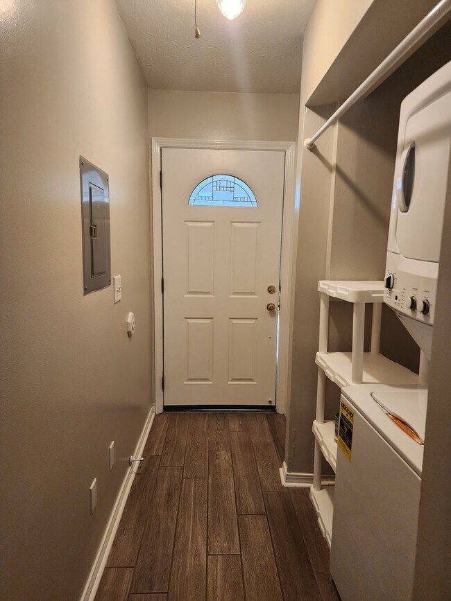 Building Photo - Harbour Towne