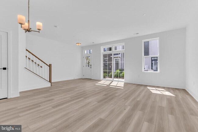 Building Photo - 8102 Donatello Dr