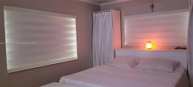 Building Photo - 6021 SW 62nd Pl