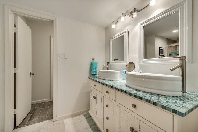 Building Photo - 6931 Echo Bluff Dr