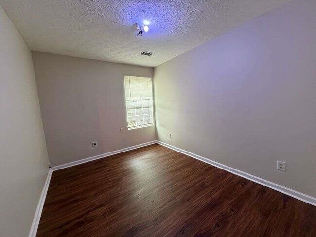 Building Photo - 5196 Tew Ln SW