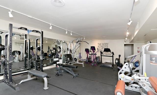 Building Photo - 1127 E Del Mar Blvd