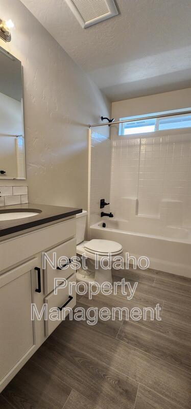 Building Photo - 12339 Shadow River St
