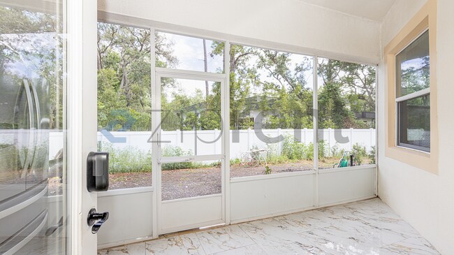 Building Photo - Unit