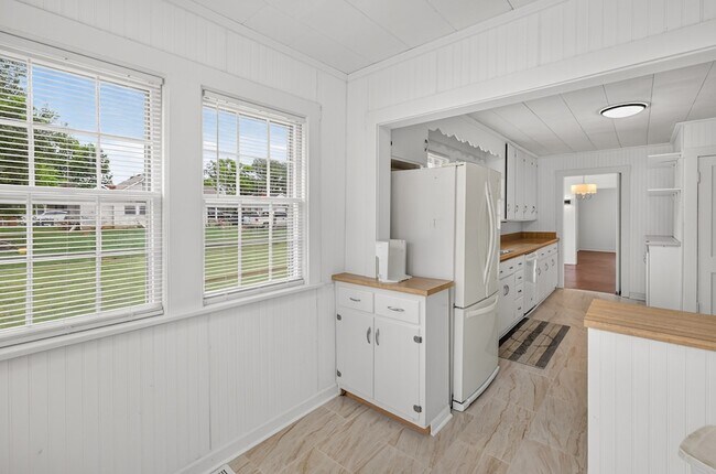 Building Photo - 110 Woodcraft Dr