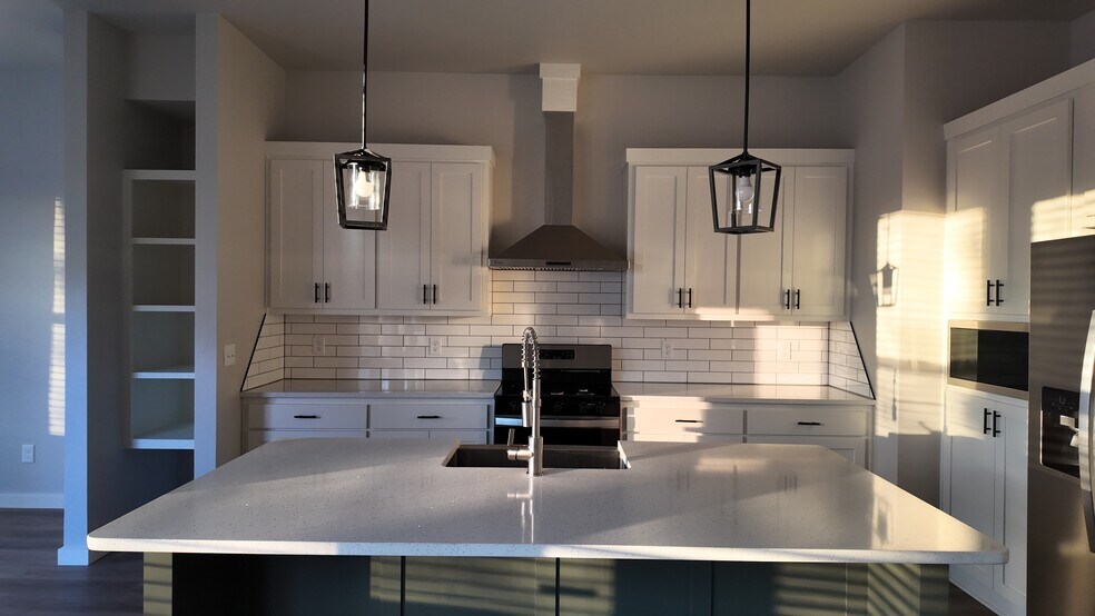 Building Photo - 4617 S East Ave