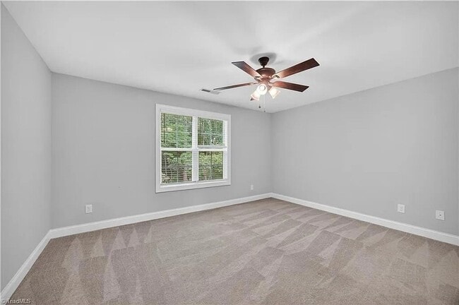 Building Photo - ****** $200 OFF FIRST FULL MONTH OF RENT!! ******