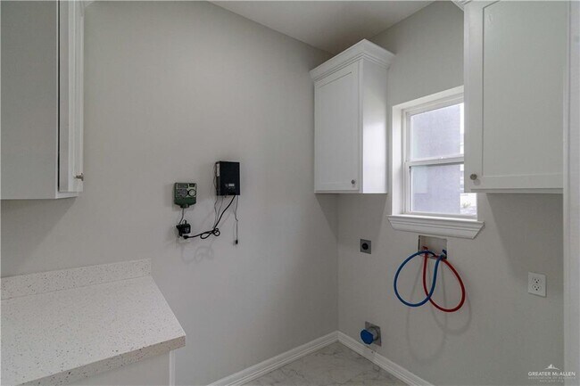 Building Photo - 5404 N Crown Point