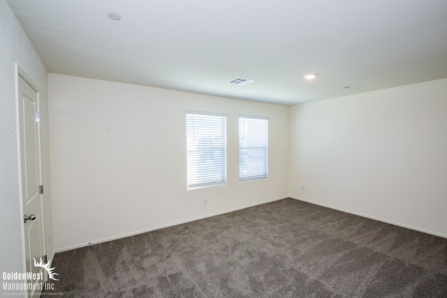 Building Photo - Brand New 3Bdm 2.5Ba Townhome in Aliante!