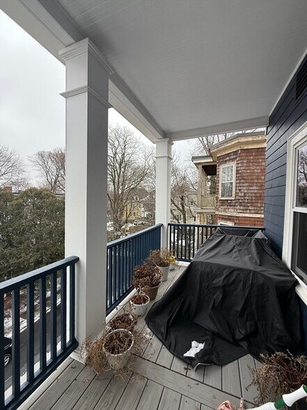 Building Photo - 7 View South Ave