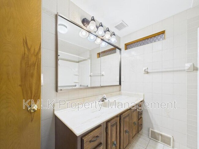 Building Photo - 5743 Brookwood Dr