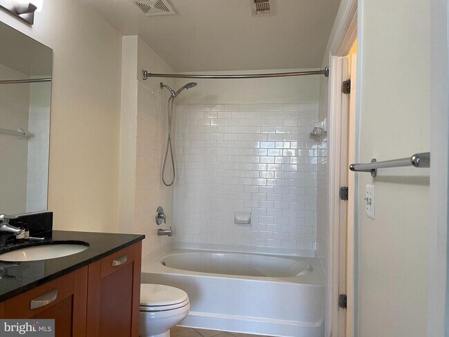 Building Photo - 2451 Midtown Ave