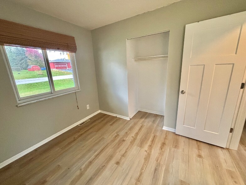 Building Photo - 1473 Greenbrier Dr