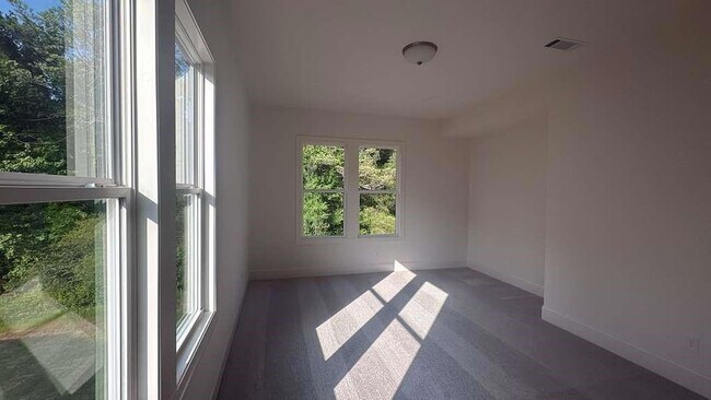 Building Photo - 5365 Travers Ln