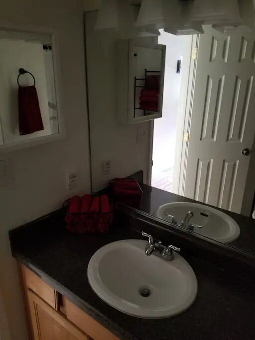 Building Photo - FULLY FURNISHED RESORT STYLE LIVING WITH MOUNTAIN VIEWS MOVE IN TODAY