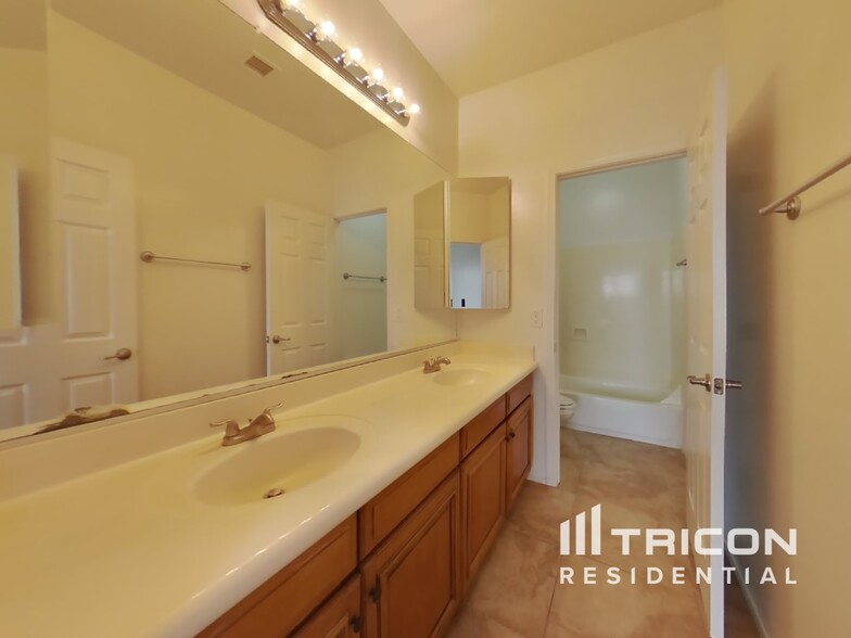 Building Photo - 43978 Caven Dr