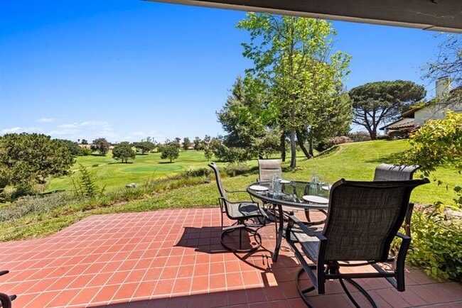 Building Photo - Sweeping Views! Rare and Peaceful 5-home e...