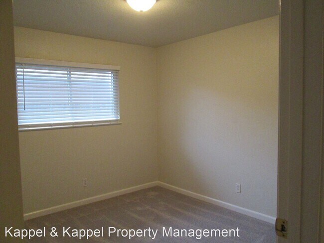 Building Photo - 3 br, 2 bath House - 215 Begonia Boulevard