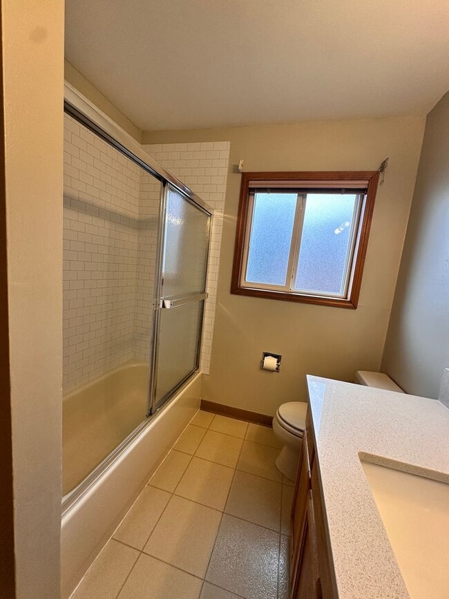 Building Photo - Charming Mid Century Home with Stunning River Views in Stevenson, WA