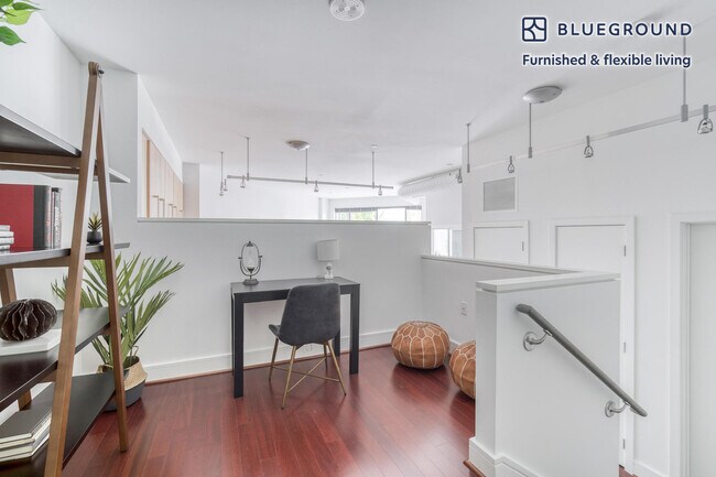 Building Photo - 8210 Crestwood Heights Dr