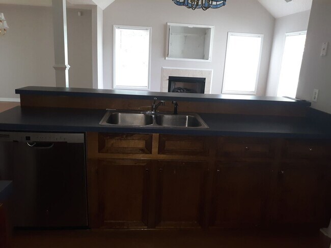 Building Photo - Charming Home in Northeast Columbia - Less...