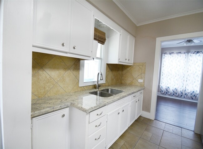 Building Photo - 407 N Chappell Hill St