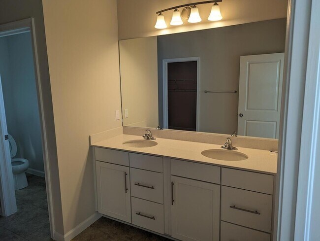 Building Photo - 10644 SW Vasari Way