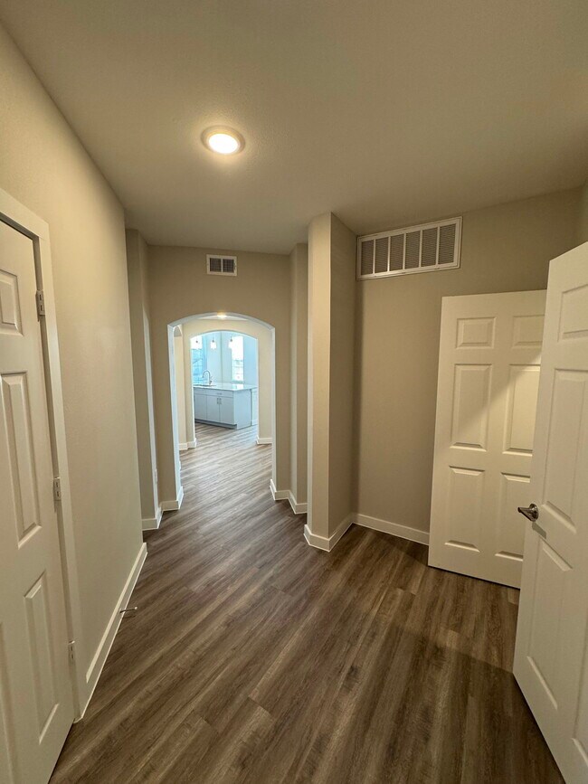 Building Photo - 5000 Overboard Cv