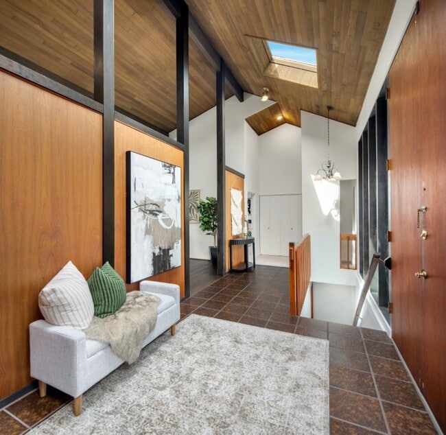 Building Photo - 4Bd/2.25Ba Bellevue House