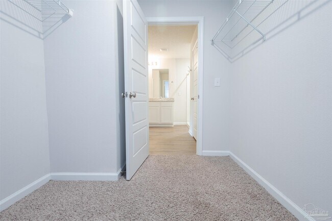 Building Photo - 975 Lovebird Ct