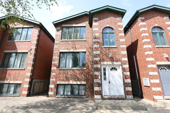 Building Photo - 2708 W 37th Plz