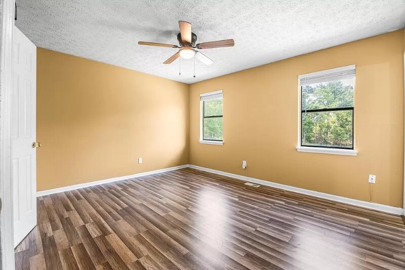 Building Photo - 1019 Green Valley Dr NW