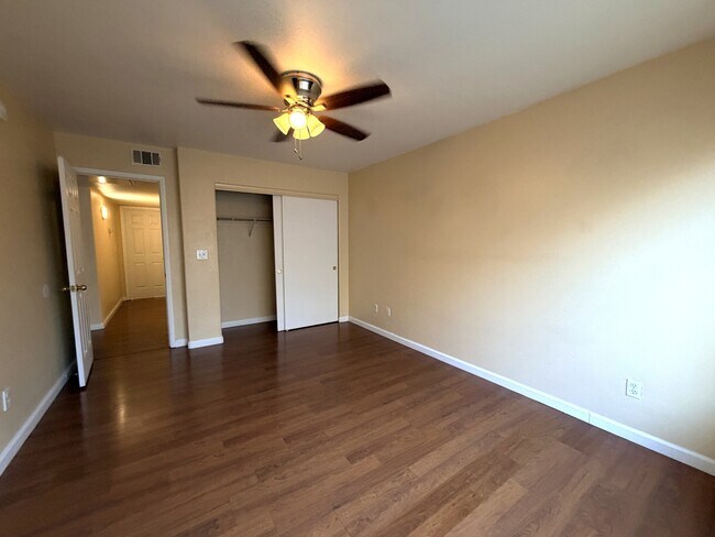 Building Photo - 4955 S Lindell Rd