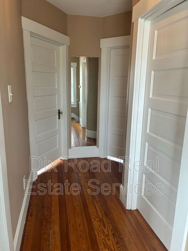 Building Photo - 504 Highland St